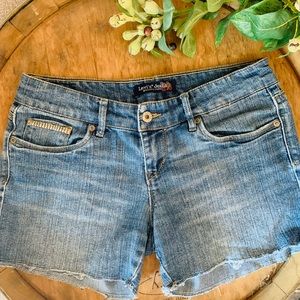 Levi’s - Super Soft Jean Shorts - Size 27